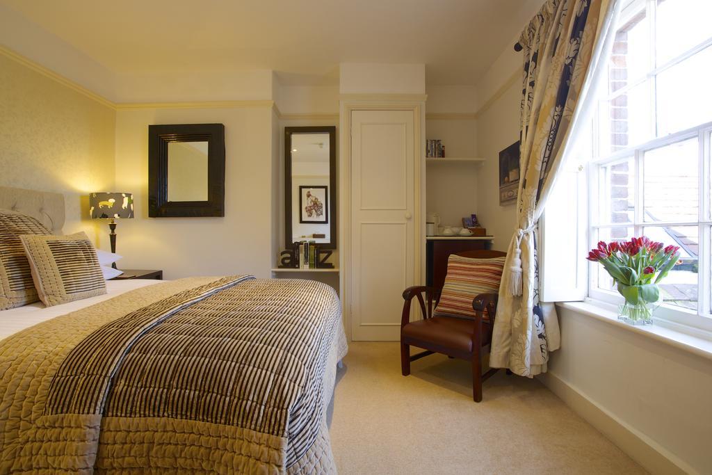 The Royal Oak Inn Chichester Room photo